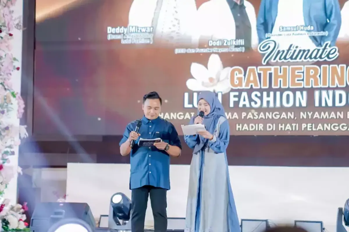 Feature gathering distributor